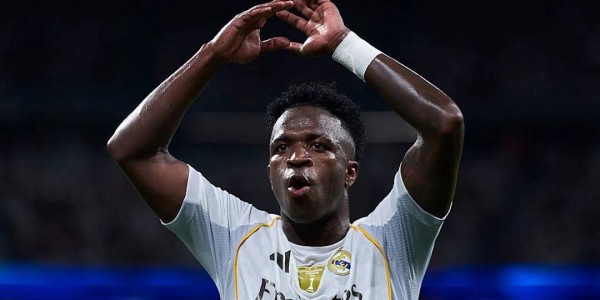 皇马2-1马洛卡，伯纳乌惊魂两分钟，维尼修斯绝杀登顶西甲