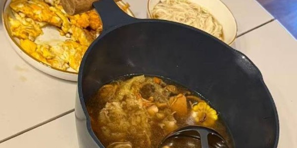 杨瀚森身处美国晒“家的味道” 季前赛首战对阵勇士